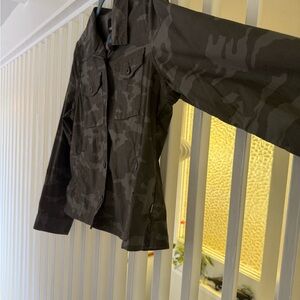 Vuori Women’s Olive-camo Lightweight Jacket